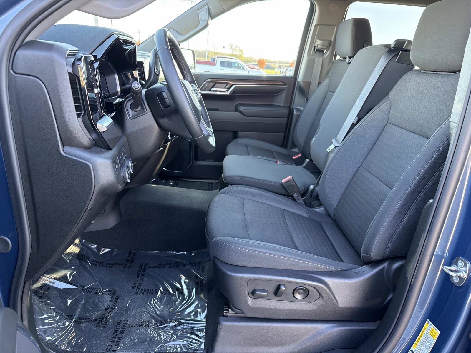 Used 2024 Chevrolet Silverado 1500 LT image 23