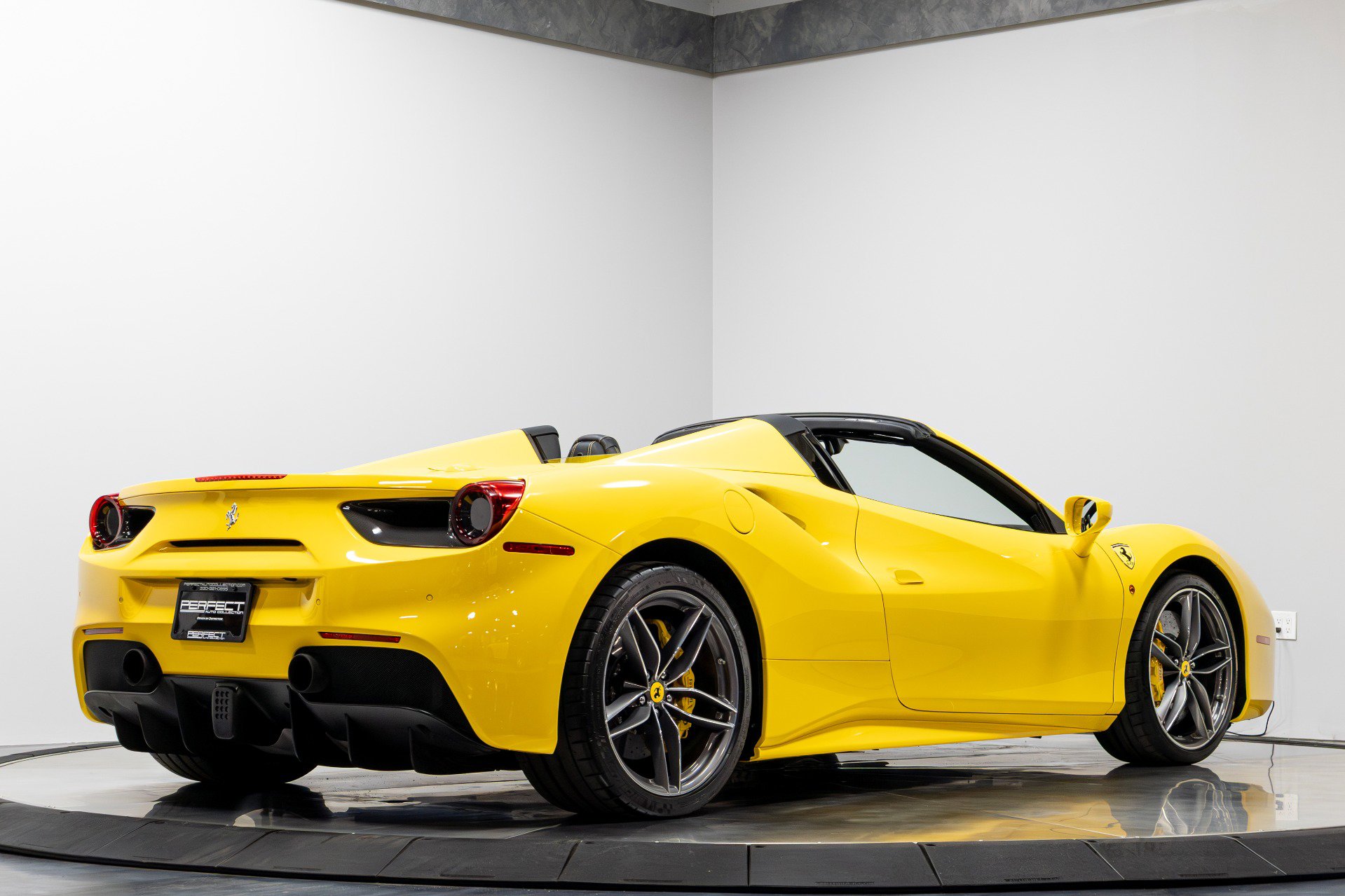 Used 2017 Ferrari 488 Spider image 16