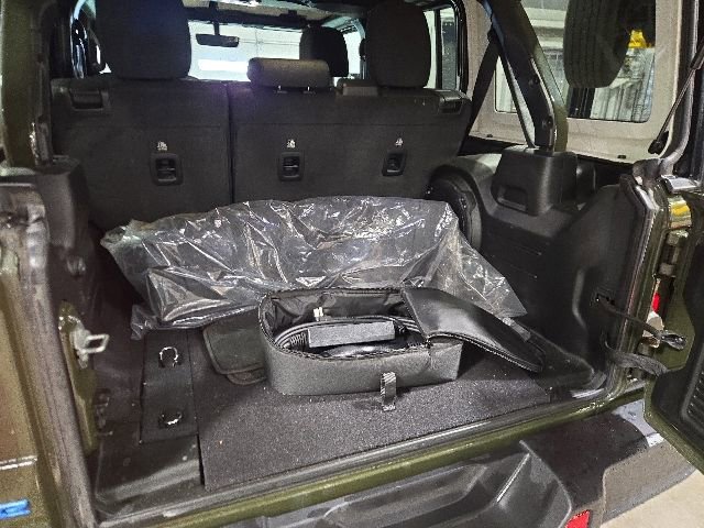Used 2023 Jeep Wrangler Unlimited Rubicon 4xe AWD/4WD image 11
