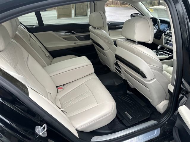 Used 2018 BMW 750i xDrive image 19
