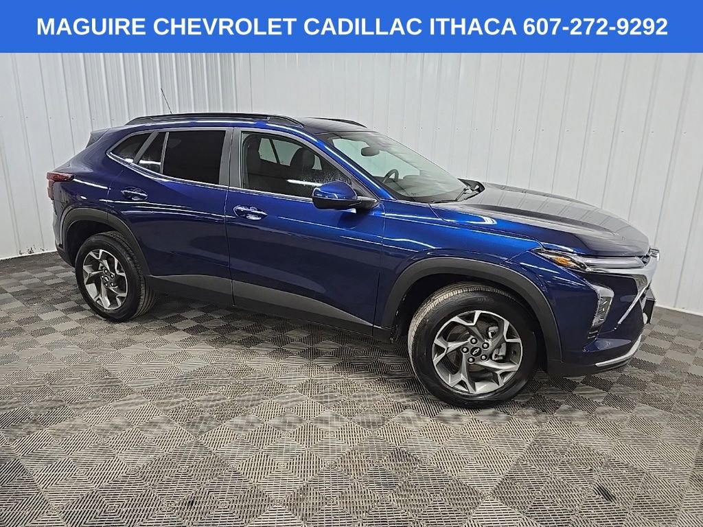 Used 2024 Chevrolet Trax LT w/ LT Convenience Package FWD image 1