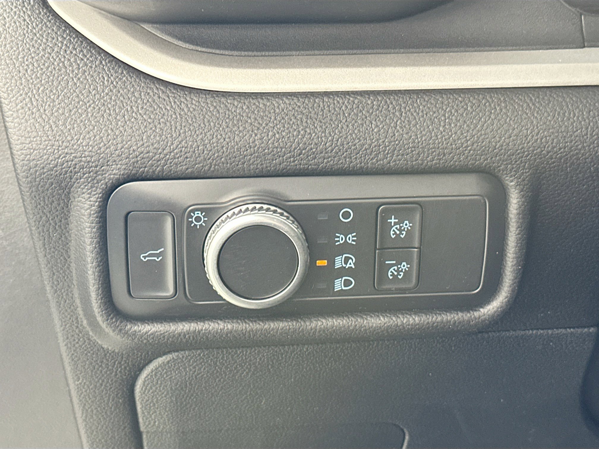 Used 2021 Ford Explorer XLT RWD image 10