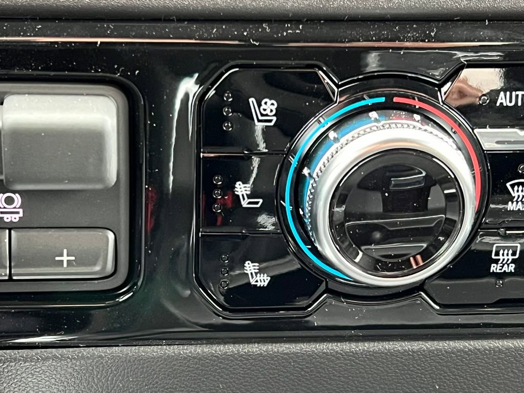 New 2026 GMC Sierra 2500 SLT w/ SLT Premium Package image 37