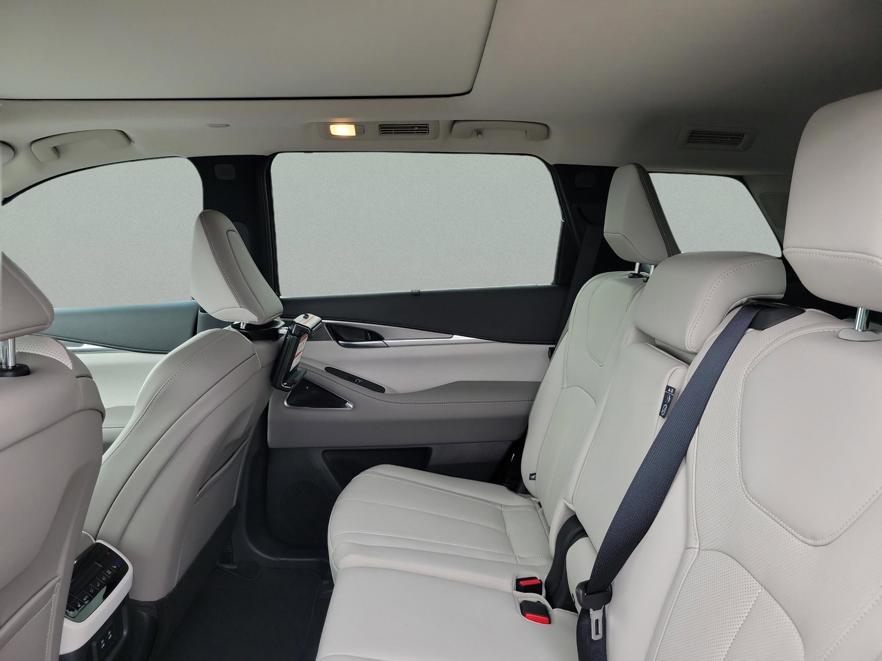 New 2026 INFINITI QX60 Luxe w/ Family Package image 5
