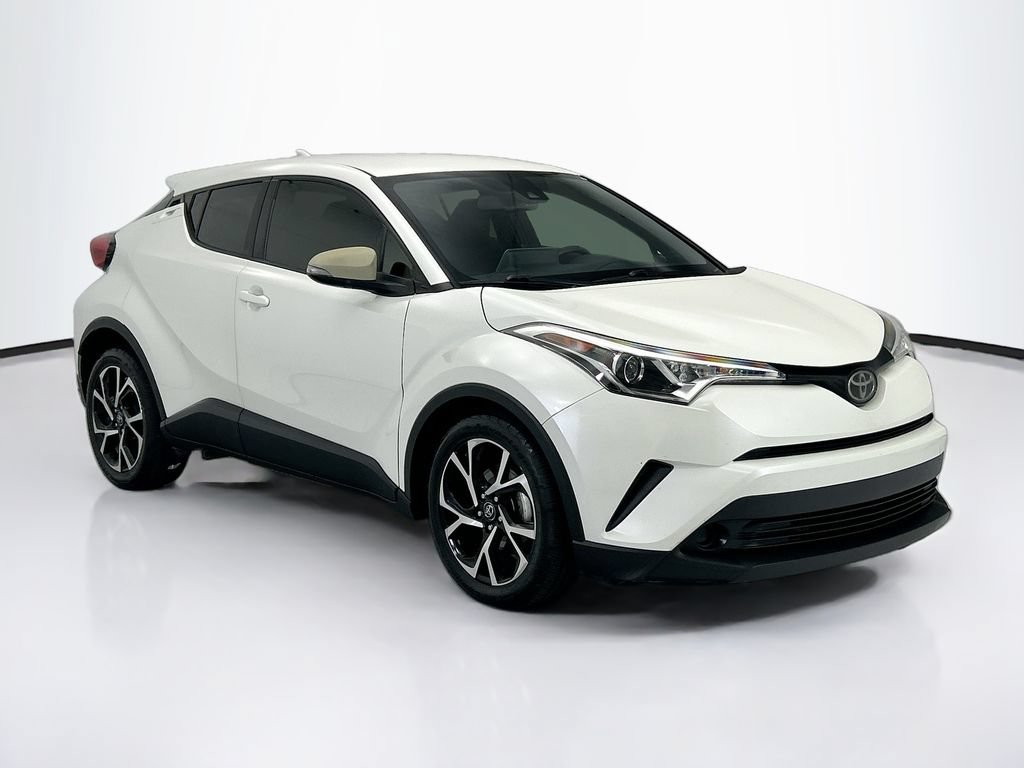 Used 2019 Toyota C-HR XLE FWD image 3