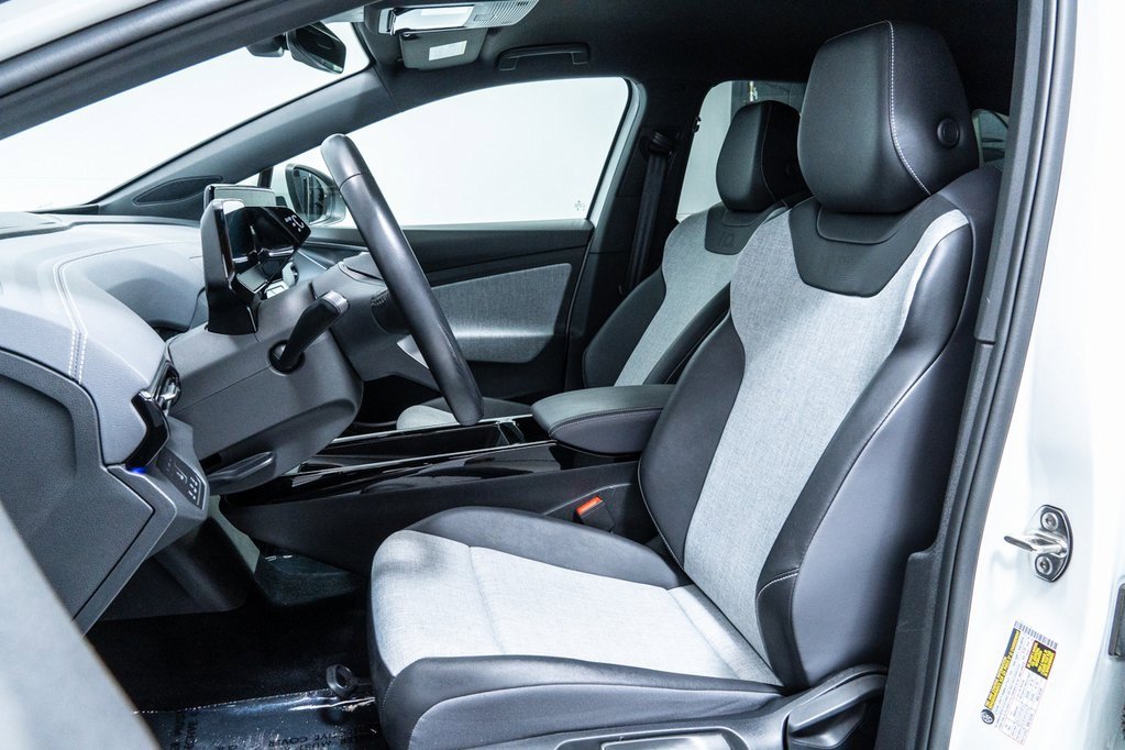 Used 2023 Volkswagen ID.4 Pro image 5