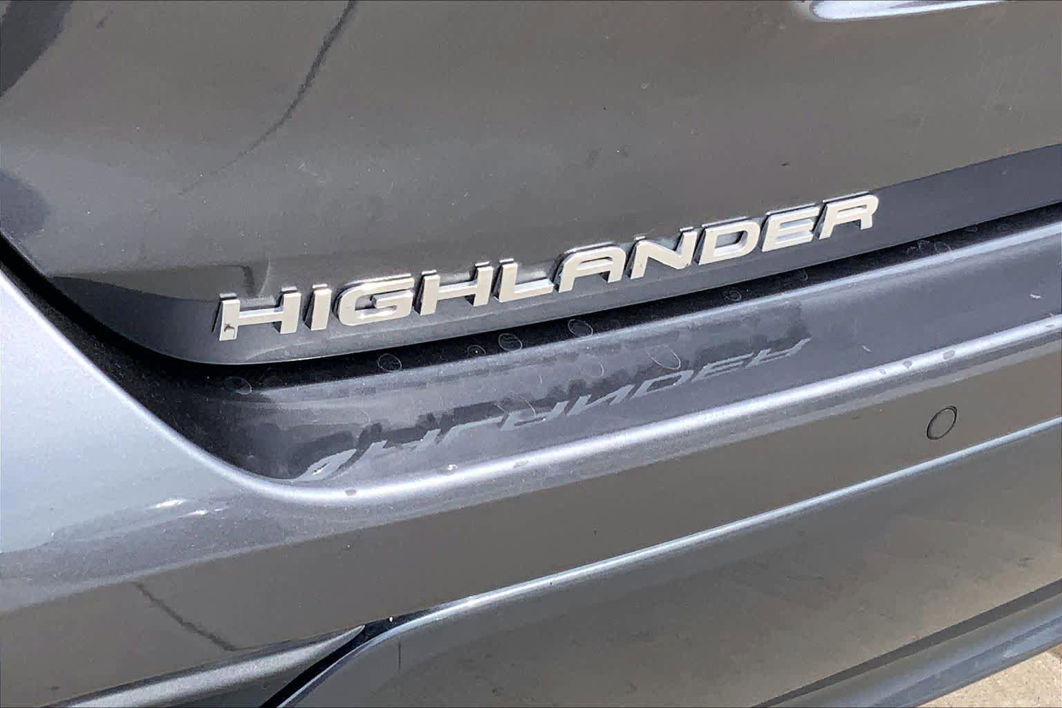 Used 2023 Toyota Highlander Limited FWD image 10