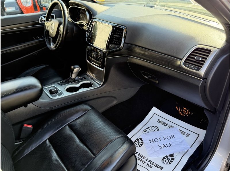 Used 2020 Jeep Grand Cherokee Limited w/ Luxury Group II image 31