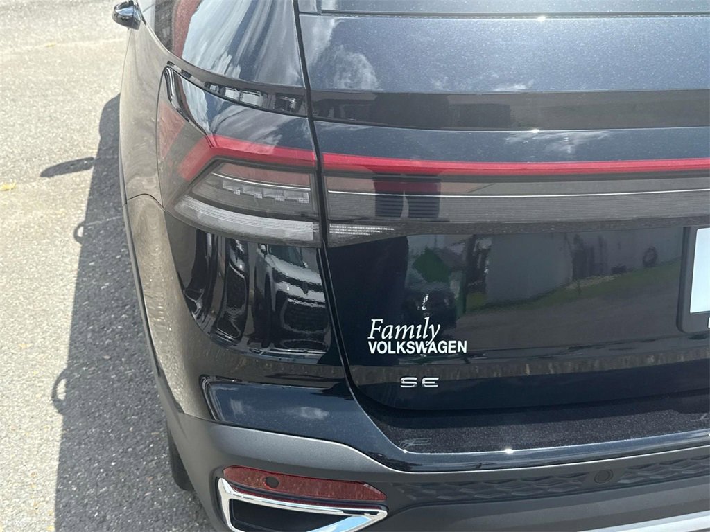 Used 2025 Volkswagen Taos SE image 8