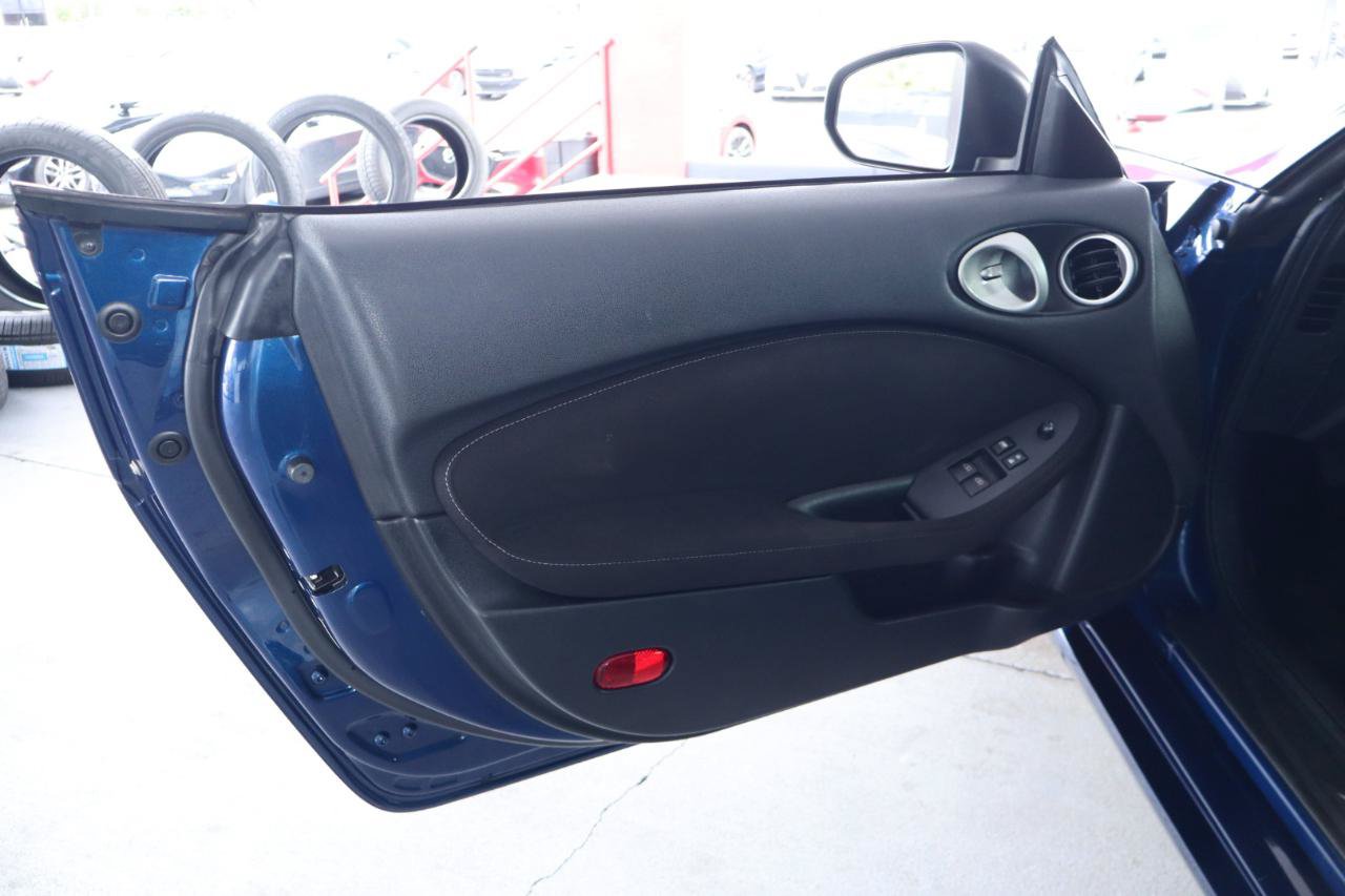 Used 2017 Nissan 370Z Coupe RWD image 26