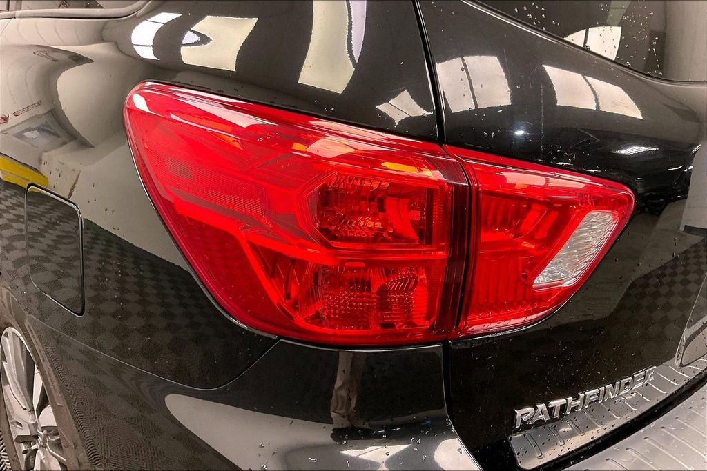 Used 2017 Nissan Pathfinder SL image 26