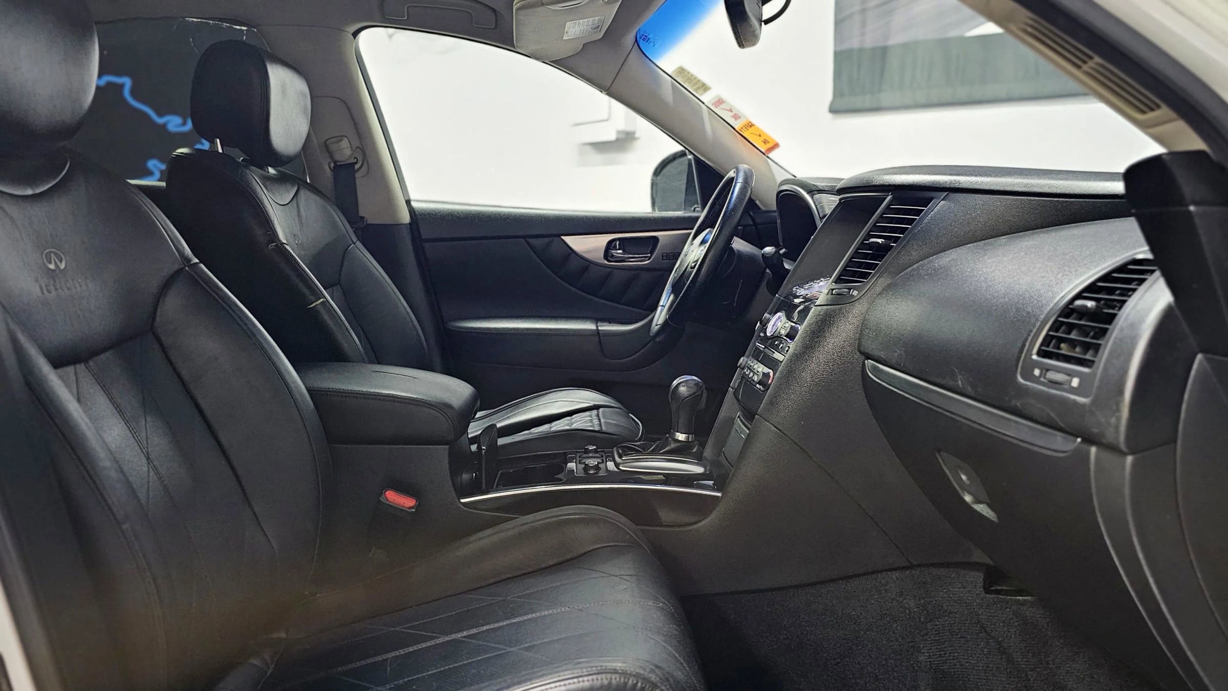 Used 2010 INFINITI FX35 AWD w/ Premium Pkg image 26