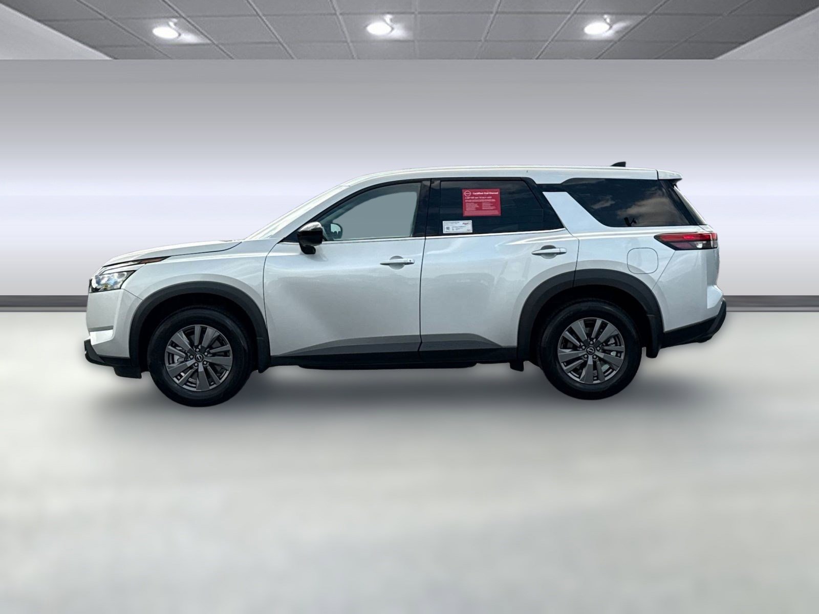 Certified 2025 Nissan Pathfinder S image 2