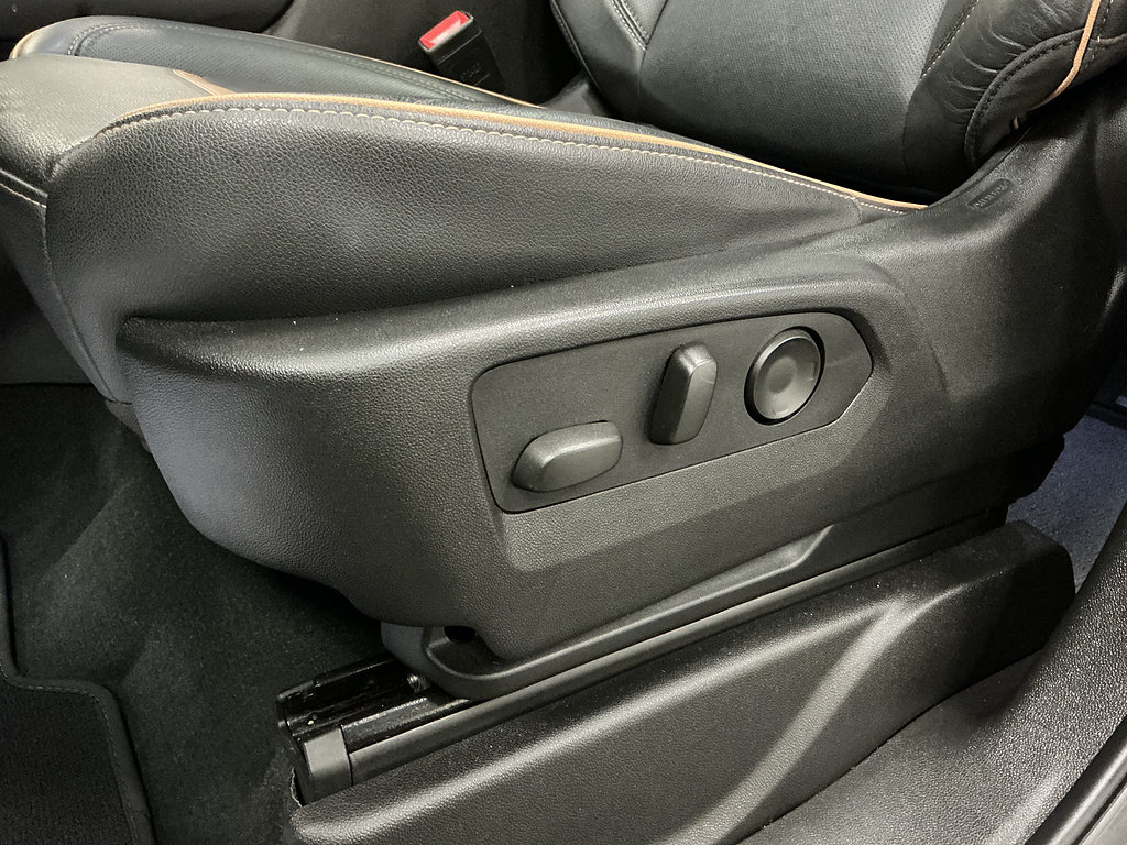 Used 2024 GMC Yukon AT4 AWD/4WD image 14