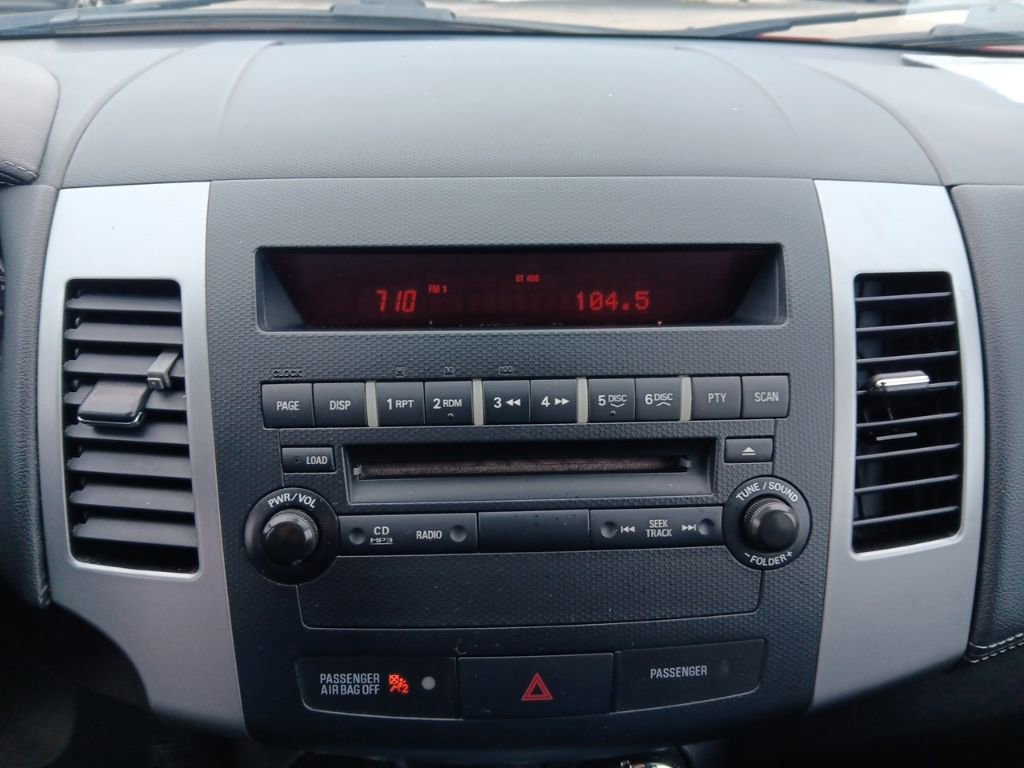 Used 2010 Mitsubishi Outlander XLS AWD/4WD image 18