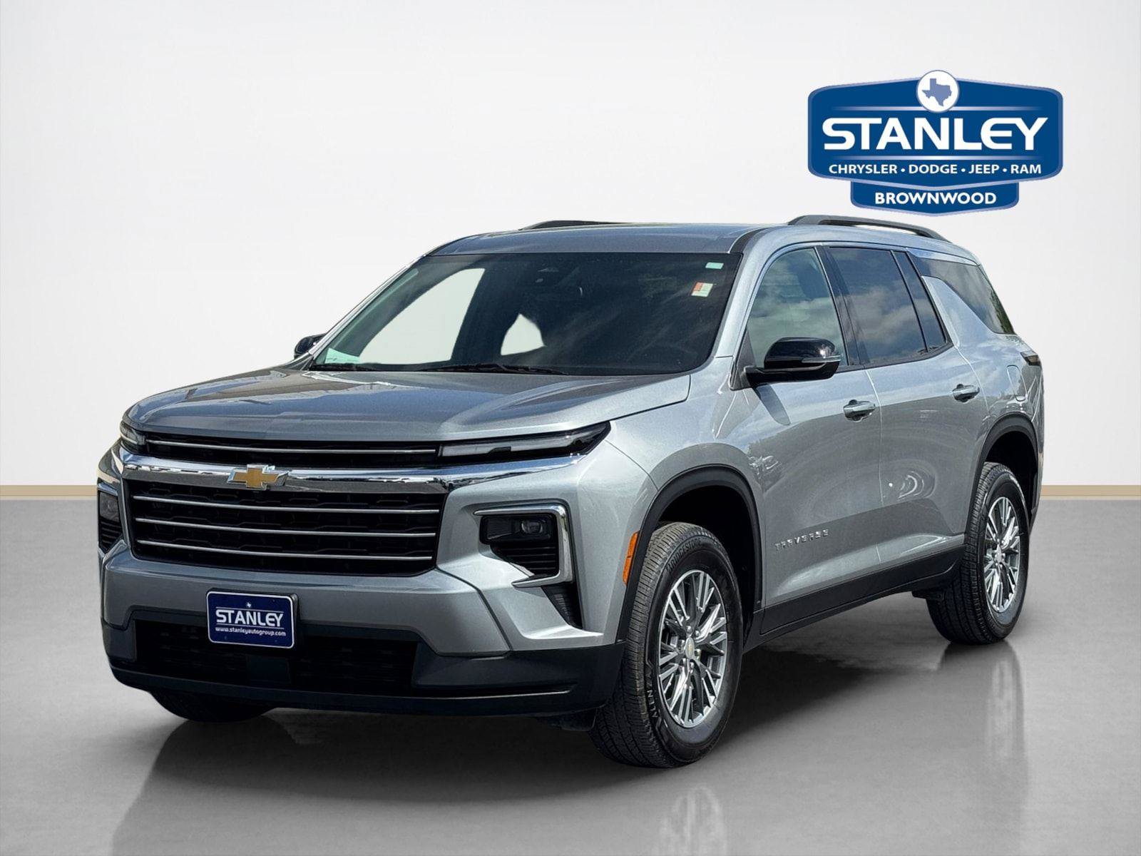 Used 2025 Chevrolet Traverse LT FWD image 3