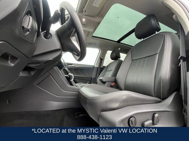 Certified 2023 Volkswagen Tiguan SE w/ Panoramic Sunroof Package AWD/4WD image 31