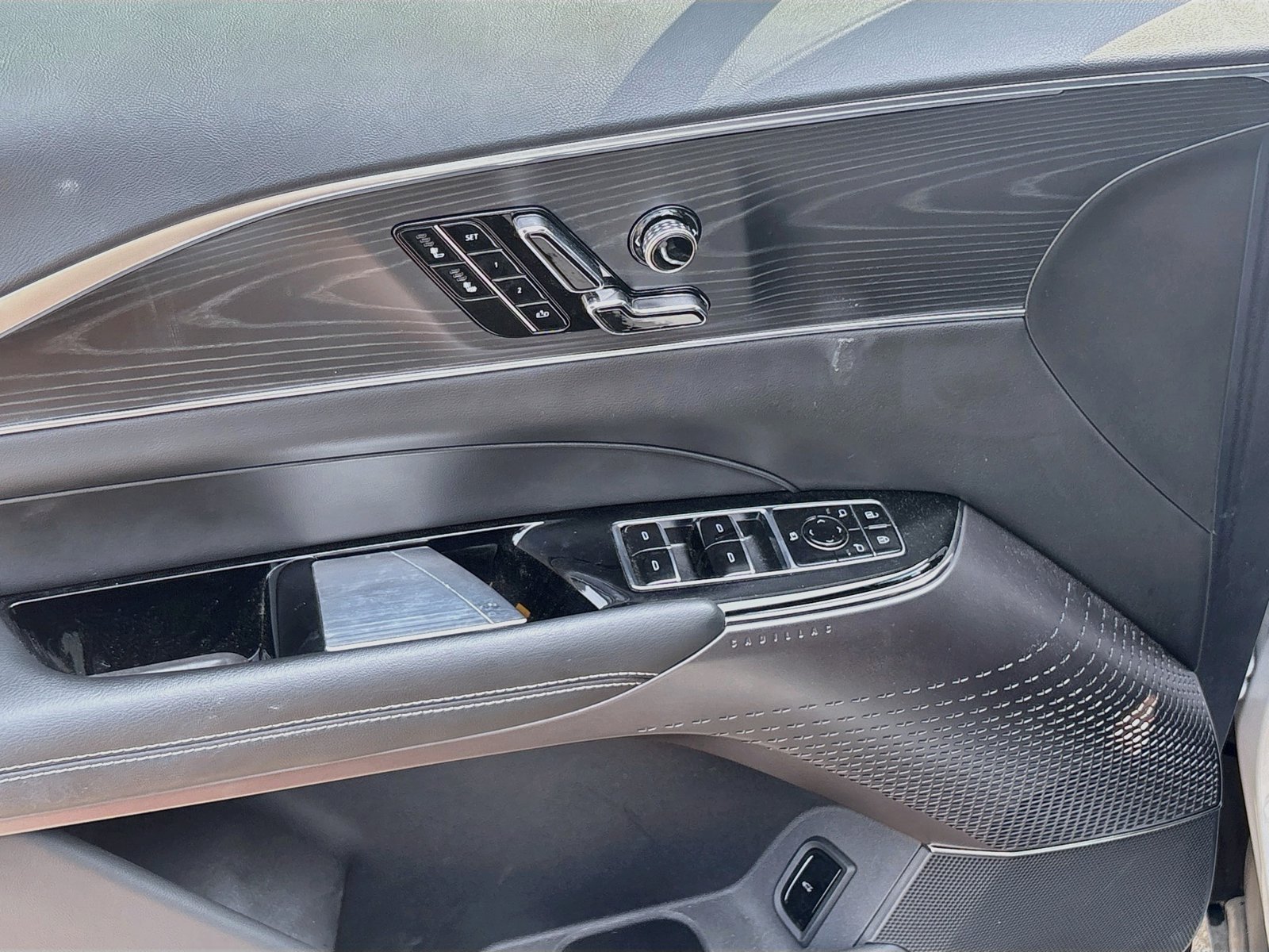 Used 2025 Cadillac Lyriq Sport RWD image 17