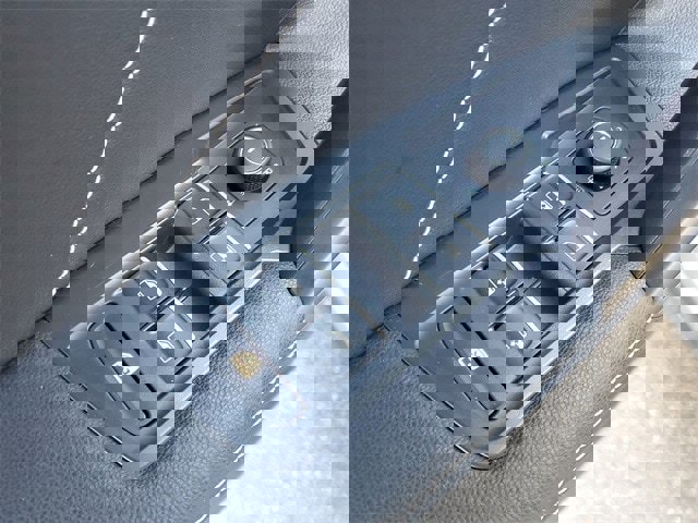 Certified 2022 Volkswagen Tiguan SE R-Line image 16