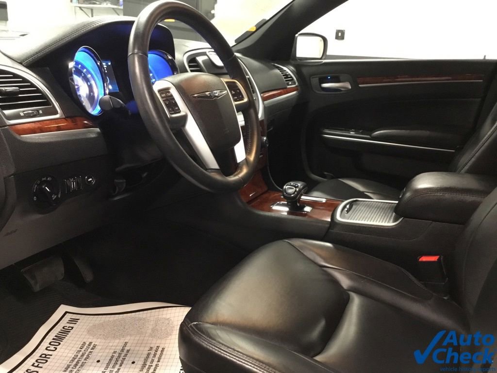 Used 2013 Chrysler 300 AWD w/ Driver Convenience Group image 23