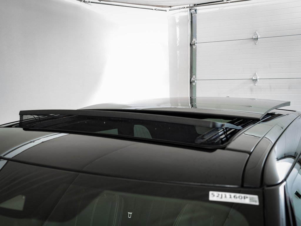 Used 2023 Land Rover Range Rover Velar R-Dynamic S image 14