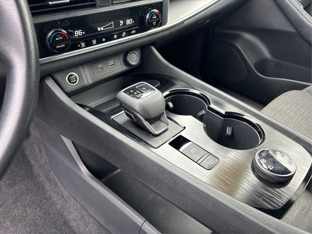 Used 2023 Nissan Rogue SV image 29