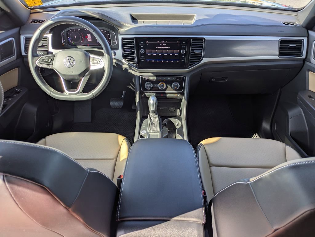 Certified 2022 Volkswagen Atlas Cross Sport SE image 2