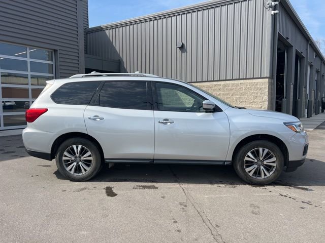 Used 2018 Nissan Pathfinder SV w/ SV Tech Package AWD/4WD image 4
