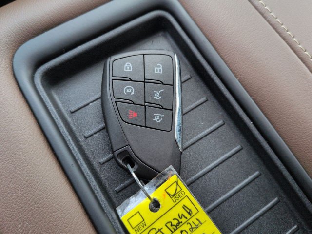 Used 2024 Chevrolet Suburban High Country AWD/4WD image 29