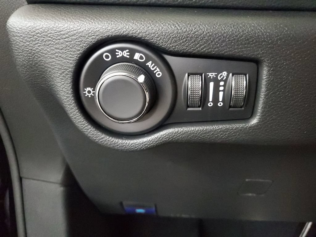 New 2027 Chrysler Pacifica Select FWD image 10