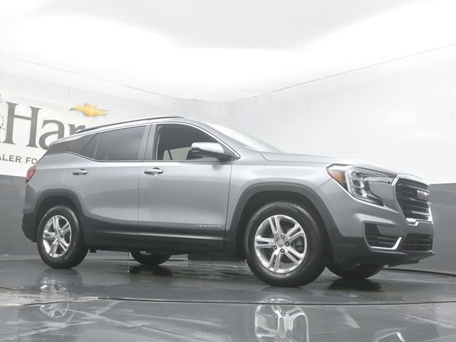 Used 2023 GMC Terrain SLE w/ Driver Convenience Package image 2