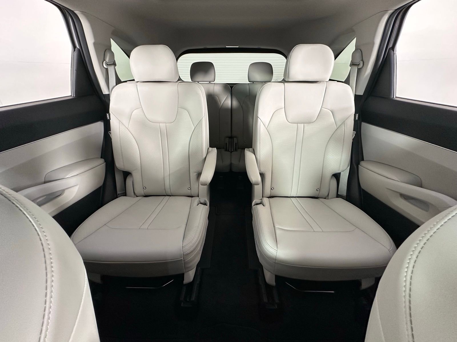 Used 2025 Kia Sorento EX w/ Panoramic Sunroof Package image 4