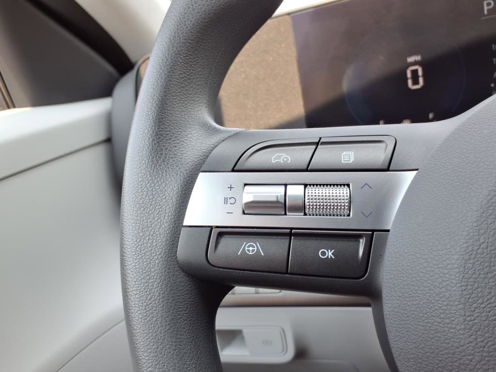Used 2025 Hyundai Kona SE image 8