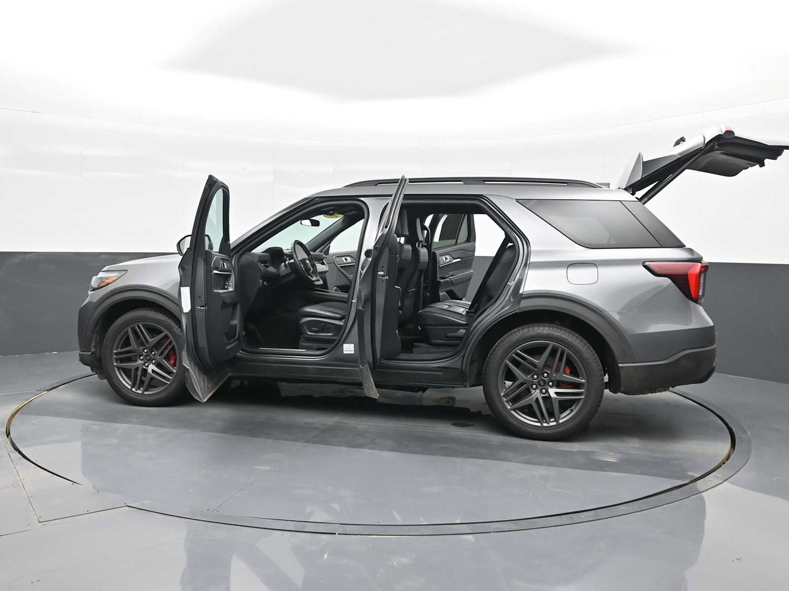 Used 2025 Ford Explorer ST-Line w/ ST-Line Street Pack image 40