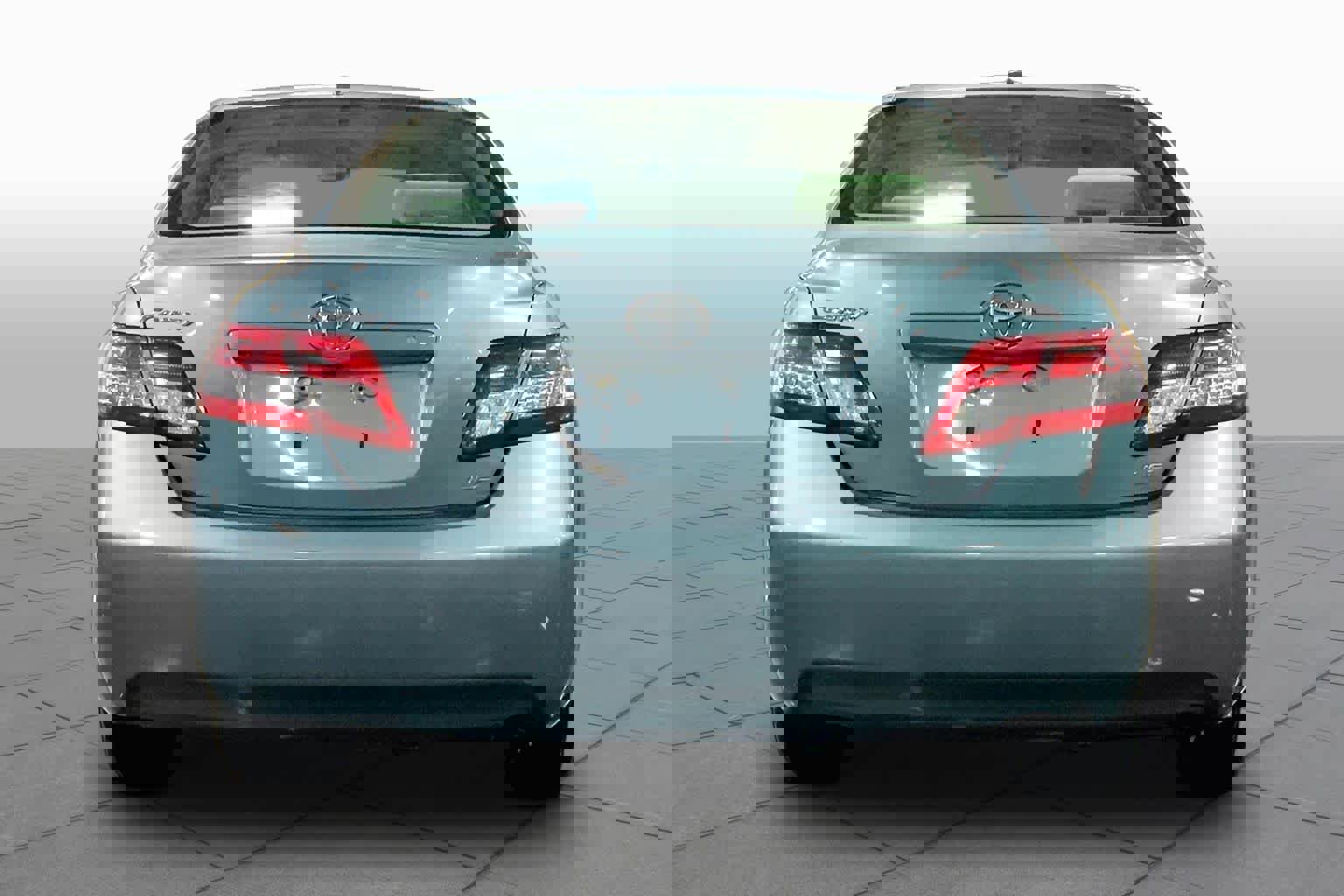 Used 2011 Toyota Camry LE w/ LE Extra-Value Pkg image 4