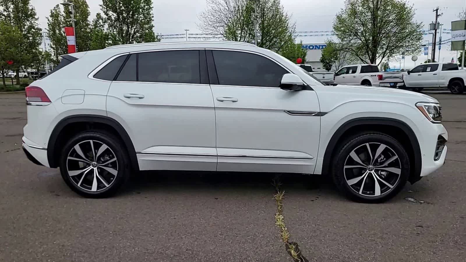 Used 2025 Volkswagen Atlas Cross Sport SEL Premium R-Line AWD/4WD image 9