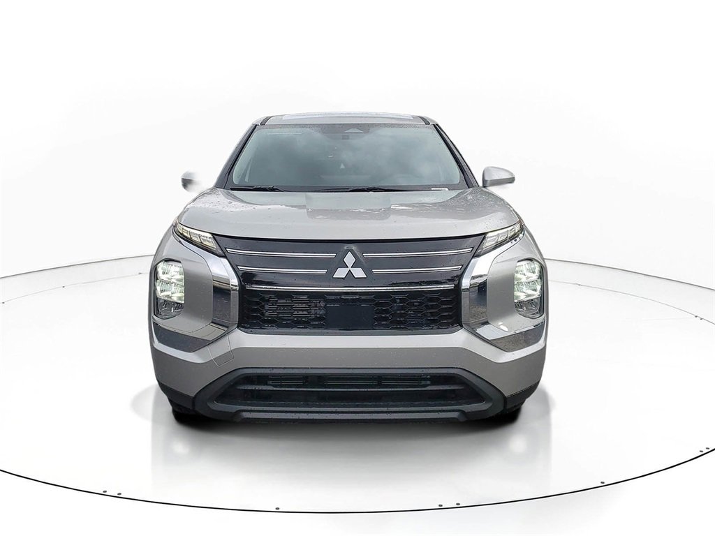 New 2026 Mitsubishi Outlander ES image 2