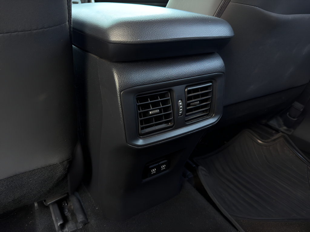 Used 2019 Toyota RAV4 XLE AWD/4WD image 19