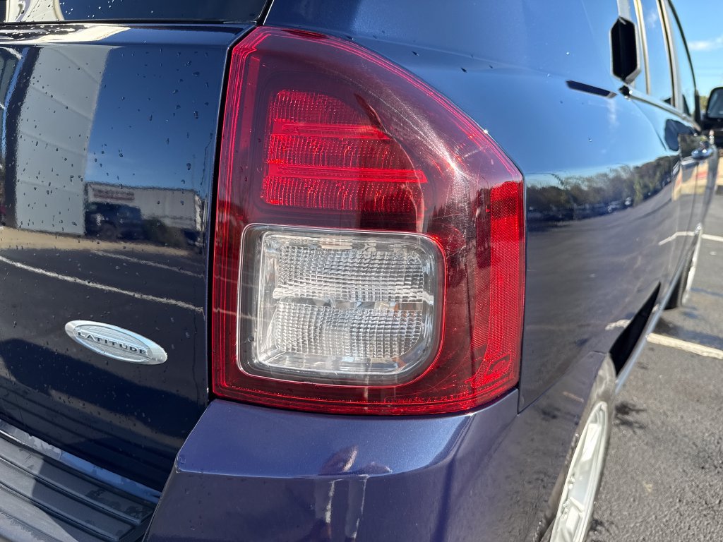 Used 2017 Jeep Compass Latitude FWD image 47