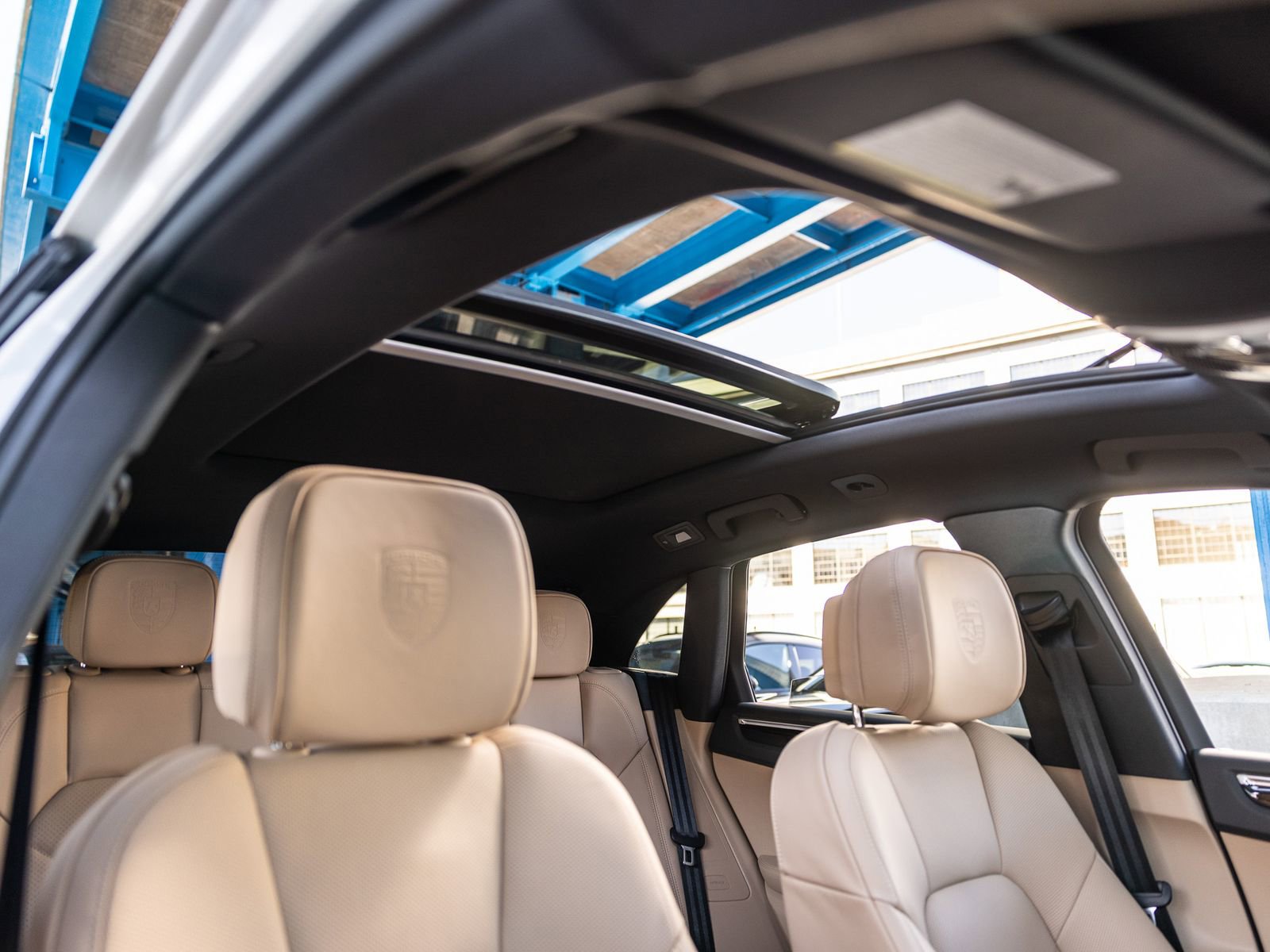 Certified 2025 Porsche Macan image 55