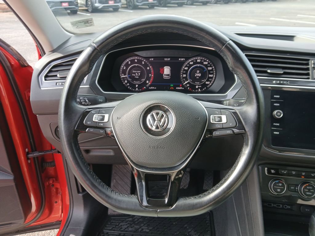 Used 2018 Volkswagen Tiguan SEL Premium image 14