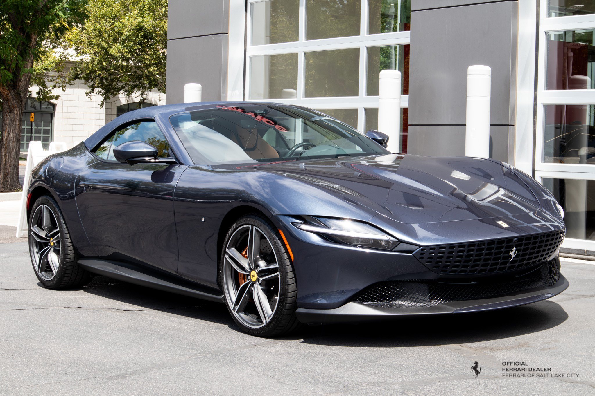 Used 2025 Ferrari Roma Spider RWD image 8