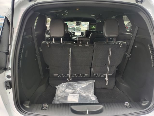 New 2026 Chrysler Pacifica Select FWD image 35