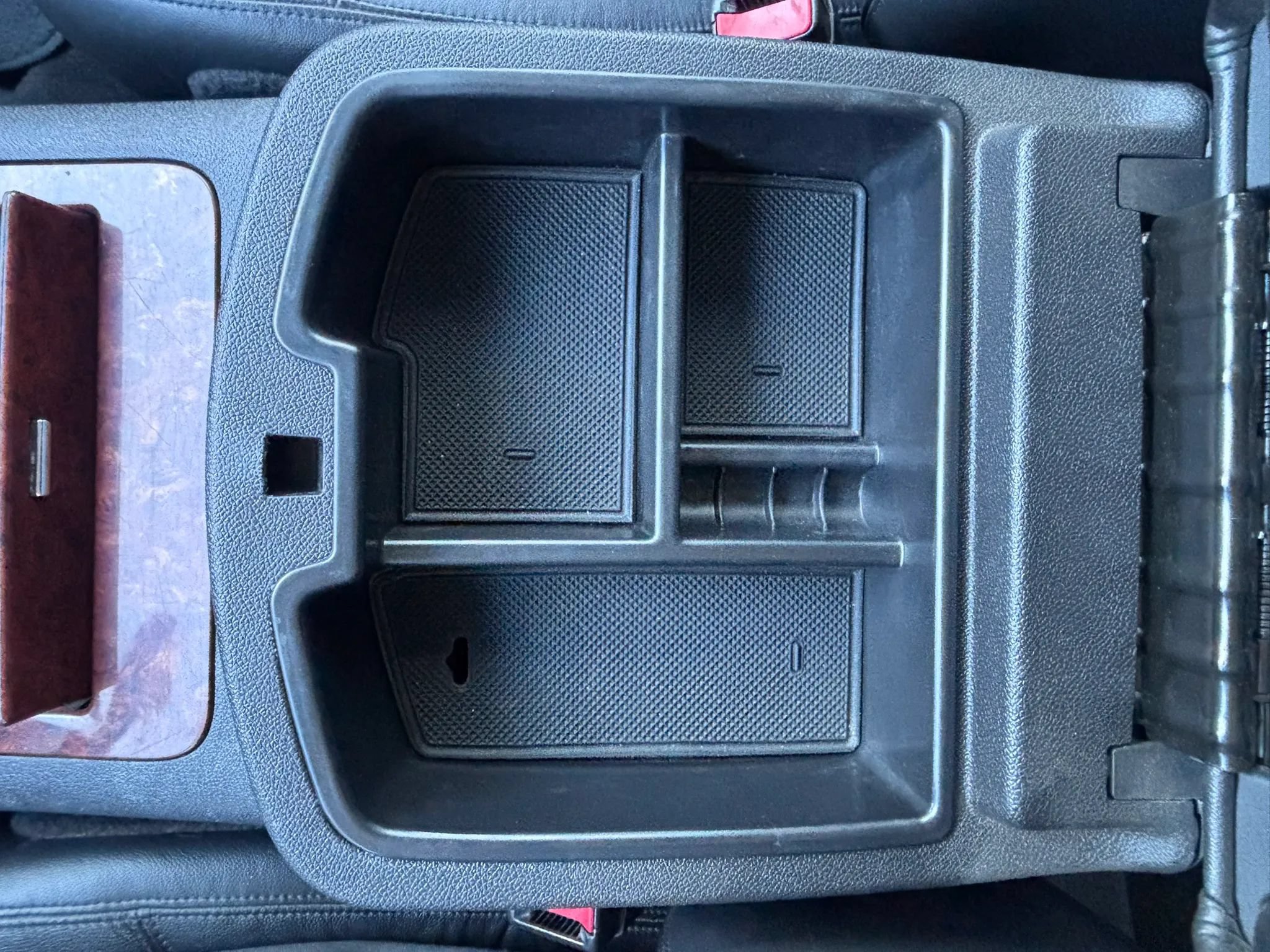 Used 2011 Chevrolet Avalanche LTZ AWD/4WD image 22