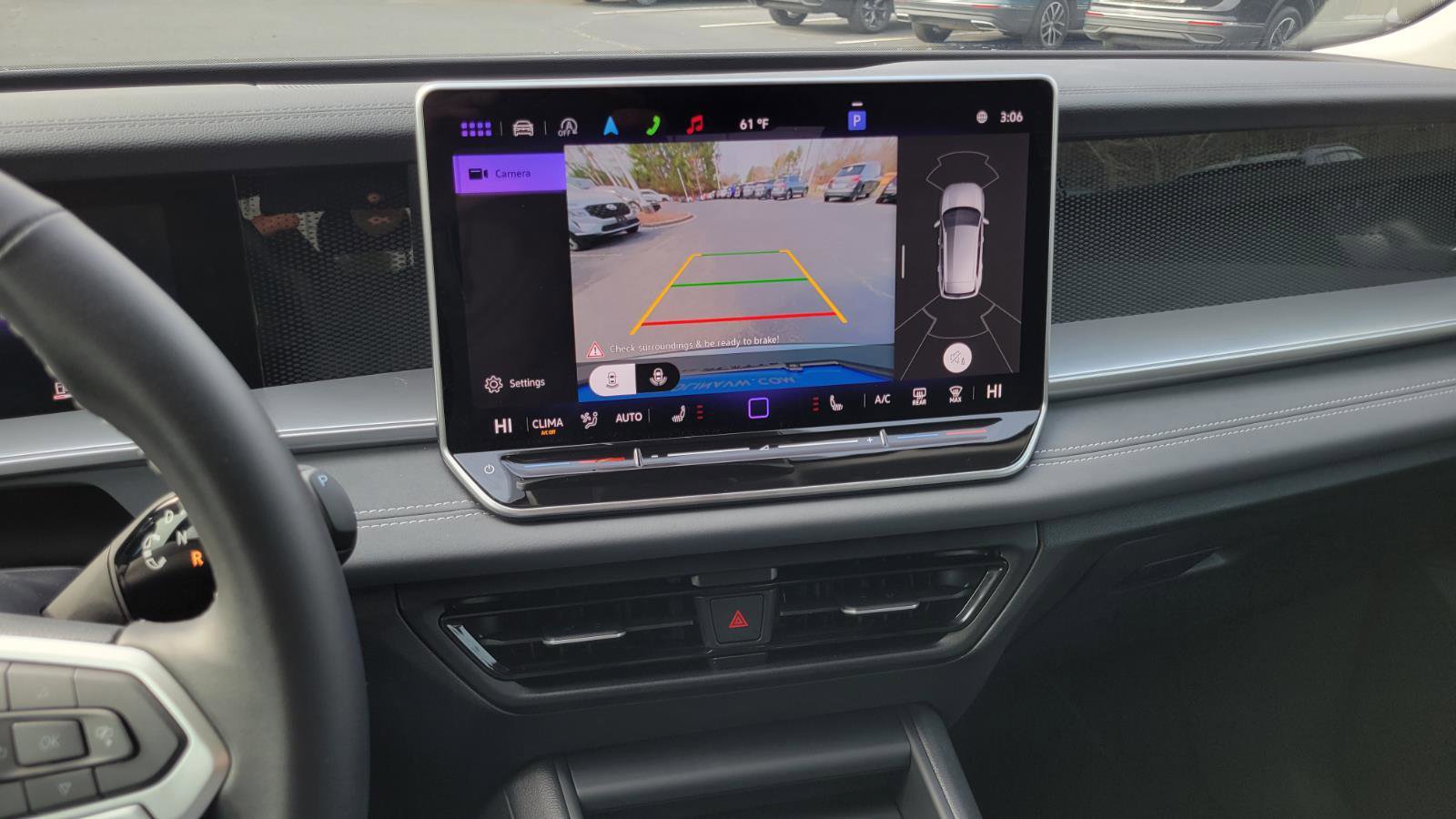 Used 2025 Volkswagen Tiguan SE image 29