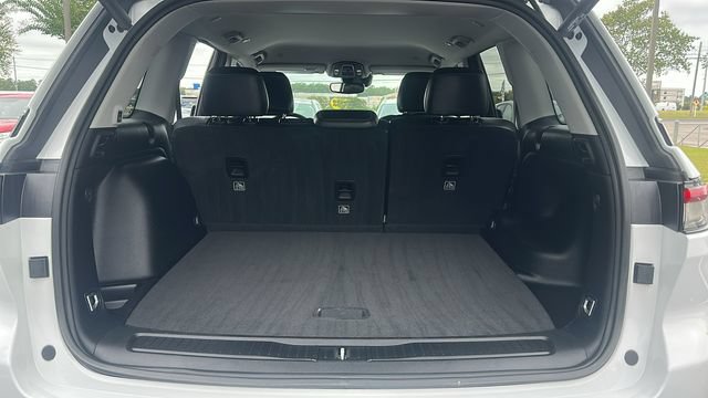 Used 2024 Jeep Grand Cherokee Limited RWD image 9