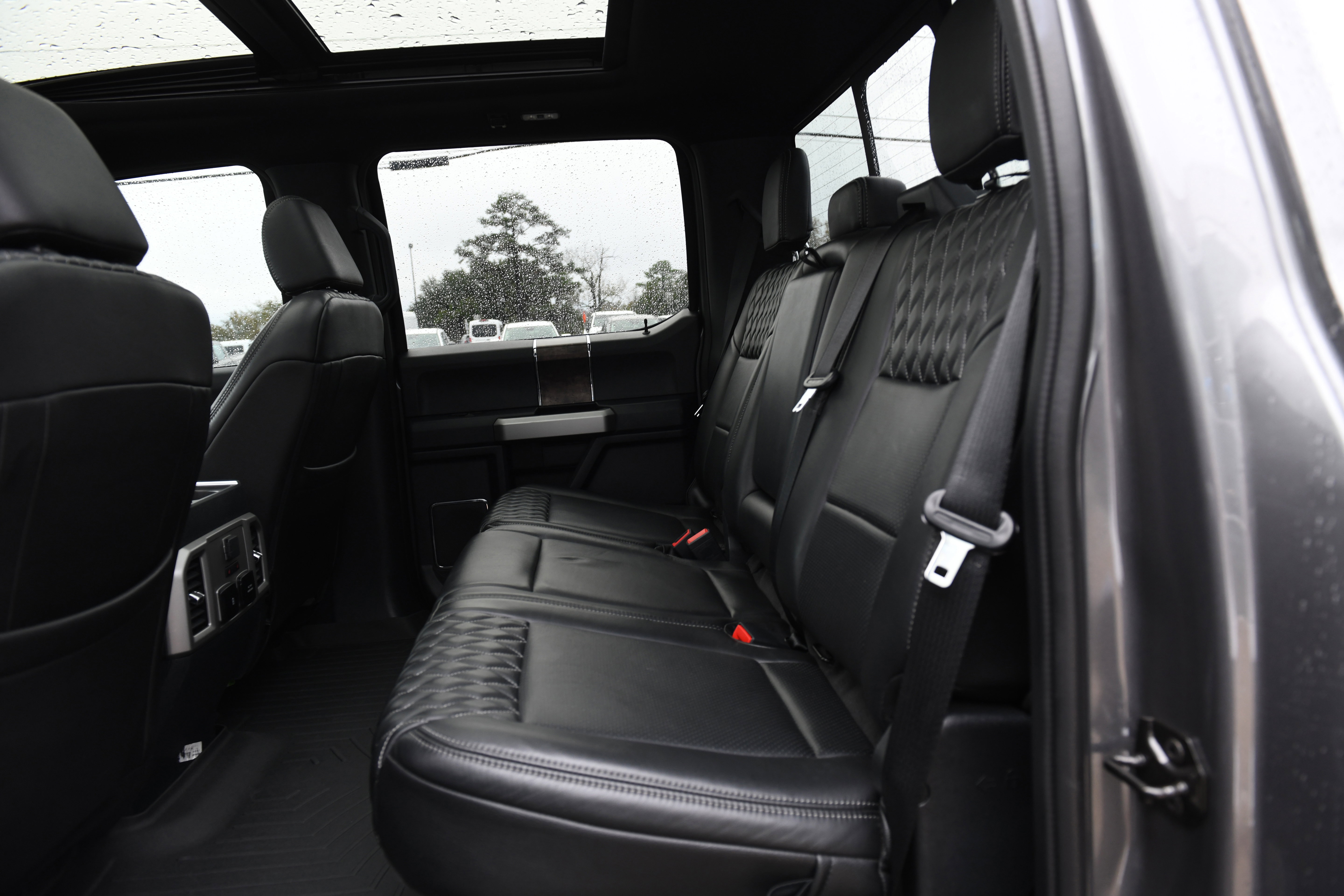 Used 2022 Ford F250 Lariat w/ Black Appearance Package image 39