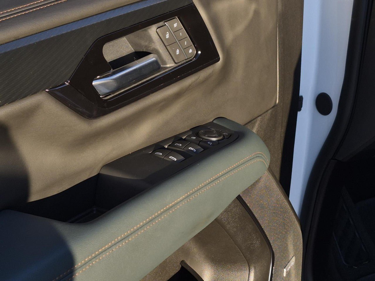Certified 2026 GMC Yukon AT4 w/ AT4 Premium Package AWD/4WD image 13