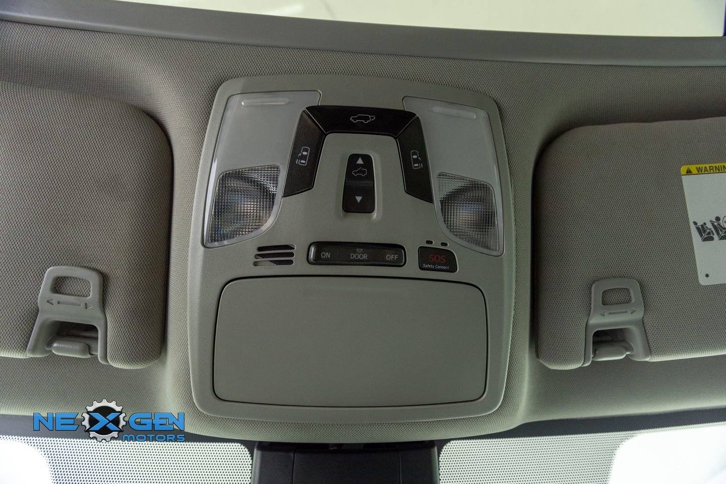 Used 2019 Toyota Sienna XLE w/ XLE Navigation Package image 18