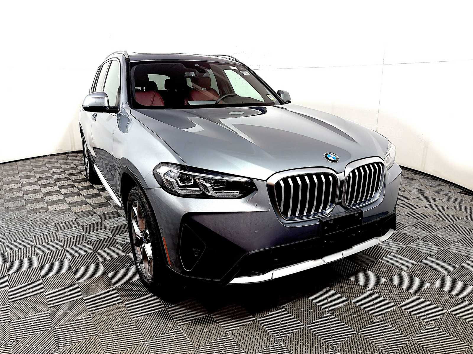 Used 2024 BMW X3 xDrive30i w/ Convenience Package AWD/4WD image 2